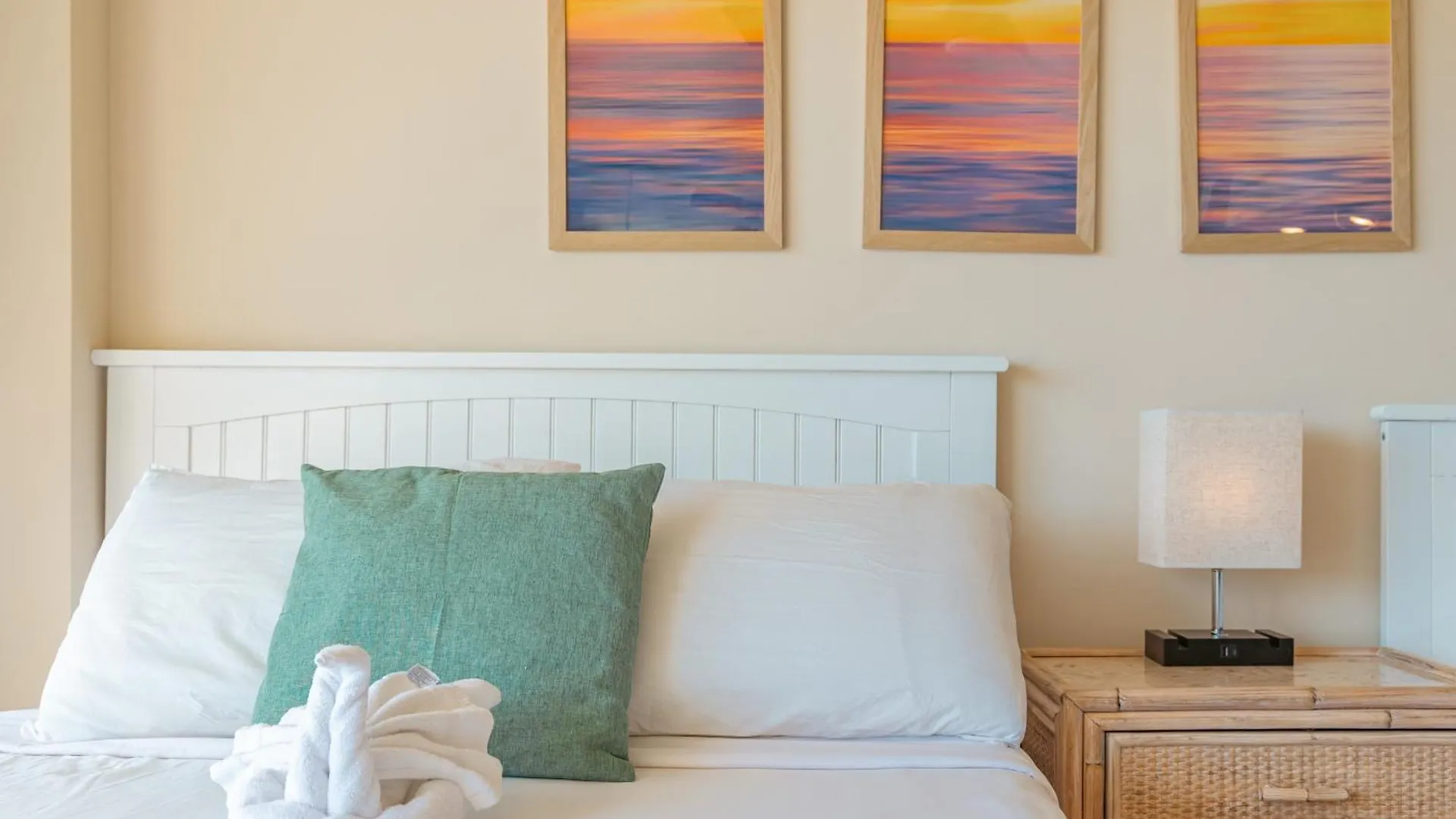 Upscale 2Br & 2Ba Ocean View In Waikiki With Parking! Apartman Honolulu