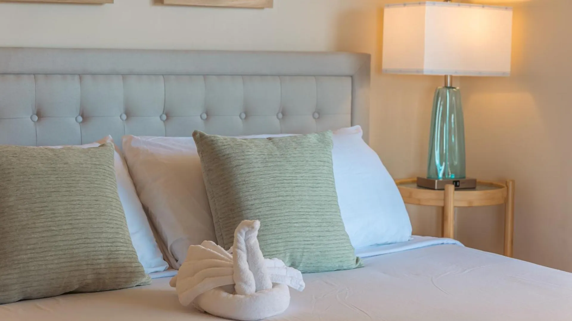 Upscale 2Br & 2Ba Ocean View In Waikiki With Parking! Apartman Honolulu