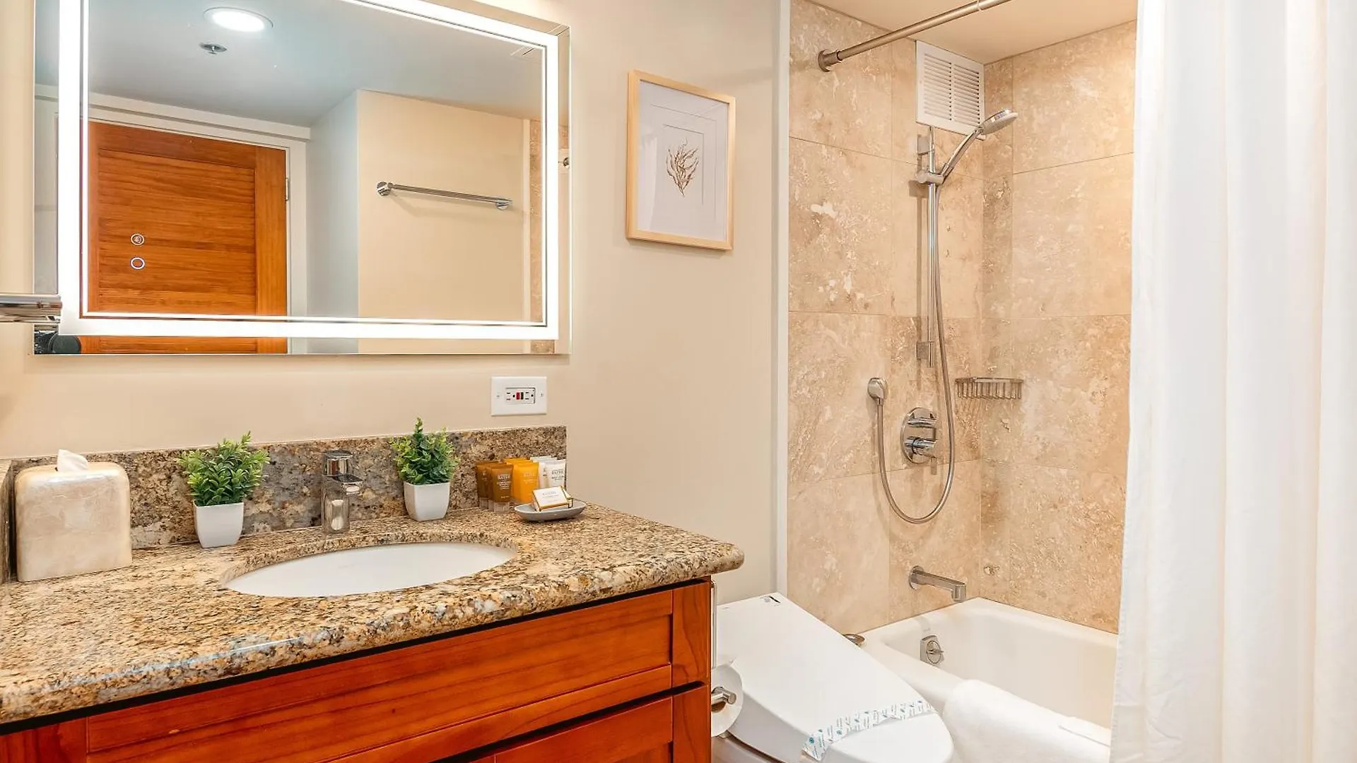 Upscale 2Br & 2Ba Ocean View In Waikiki With Parking! Apartman Honolulu